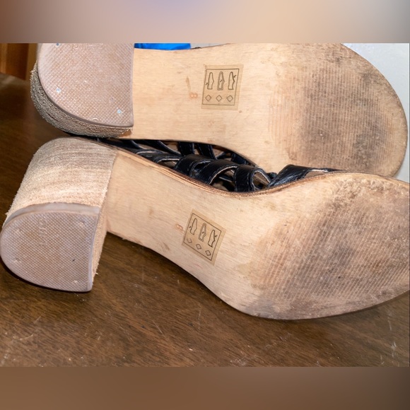 EUC Rebels Black Open Toe Strappy Block Heel Sandals Womens Shoes Size 8 - Picture 7 of 7